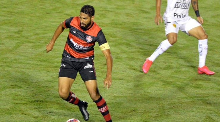 Foto: Walmir Cirne/AGIF - Wallace será rebaixado pelo segundo ano seguido. Foto: Walmir Cirne/AGIF - Wallace será rebaixado pelo segundo ano seguido.