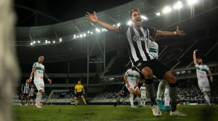 Foto: Jorge Rodrigues/AGIF - Eduardo comemorando contra o Coritiba