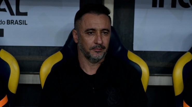 Foto: Thiago Ribeiro/AGIF - Vítor Pereira vai tentar conseguir uma vaga direta para a Libertadores do ano que vem