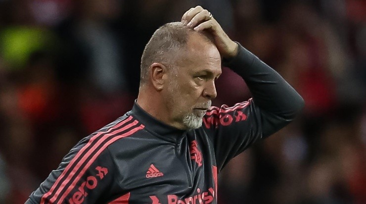 Foto: Pedro H. Tesch/AGIF - Inter de Mano escorregou diante do Coritiba.