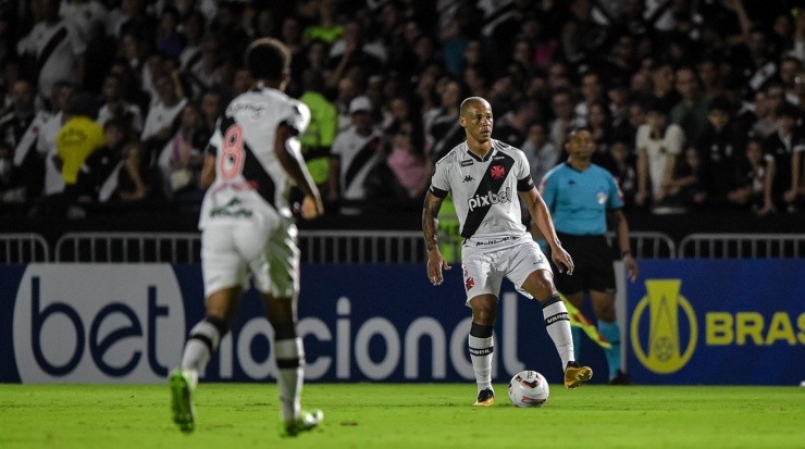 Foto: Thiago Ribeiro/AGIF - O zagueiro não pensa em deixar o Gigante da Colina