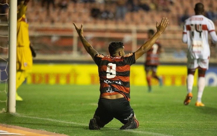 Diogo Reis/AGIF – Brenner reclamando com a arbitragem em jogo pelo Ituano