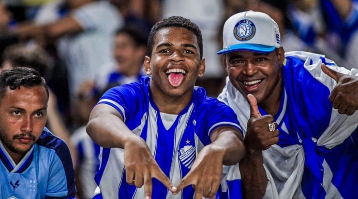 Foto: Morgana Oliveira / CSA. Torcida do Azulão na despedida do Estádio Rei Pelé. Foto: Morgana Oliveira / CSA. Torcida do Azulão na despedida do Estádio Rei Pelé.