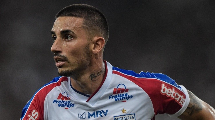  Thiago Ribeiro/AGIF Galhardo pelo Fortaleza. 