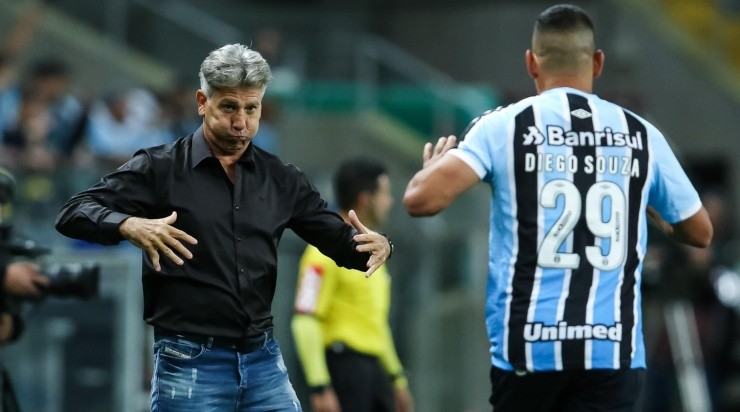 Foto: Pedro H. Tesch/AGIF - Diego Souza e Renato: futuro da dupla no Grêmio está indefinido