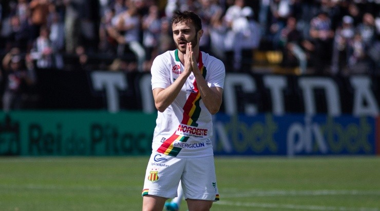 Joao Vitor Rezende Borba/AGIF - Poveda em ação pelo Sampaio.