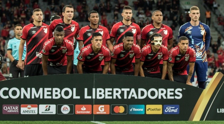 Foto: Robson Mafra/AGIF - Equipe titular na partida contra o The Strongest (BOL)