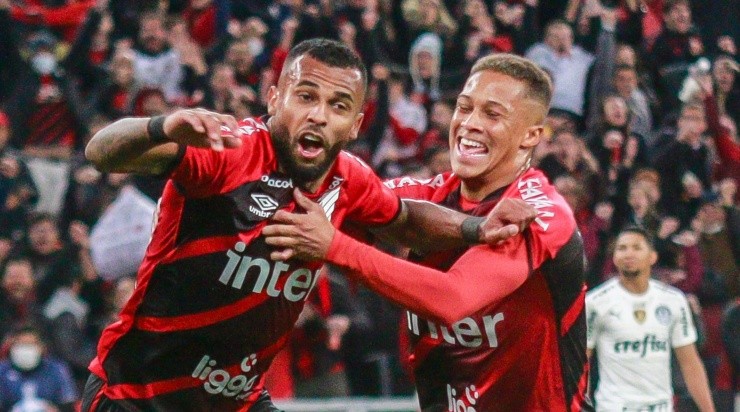 Foto: Gabriel Machado/AGIF - Alex Santana comemorando gol contra o Palmeiras.