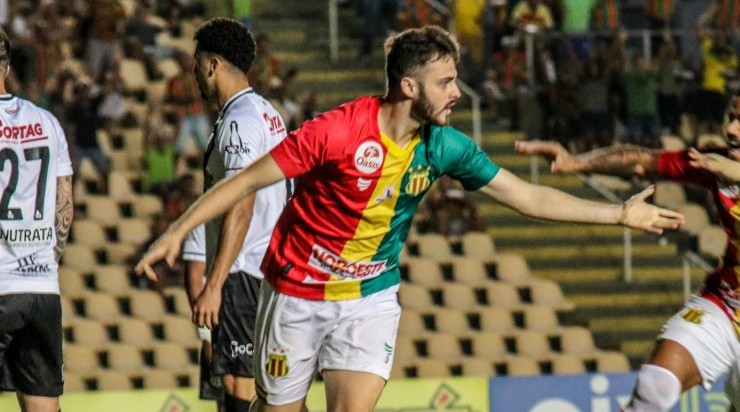 Ronald Felipe/AGIF - Poveda pelo Sampaio Corrêa. Ronald Felipe/AGIF - Poveda pelo Sampaio Corrêa.