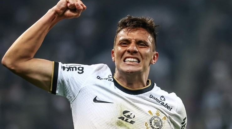 Foto: Marcello Zambrana/AGIF - Mantuan foi titular de VP no Corinthians Foto: Marcello Zambrana/AGIF - Mantuan foi titular de VP no Corinthians