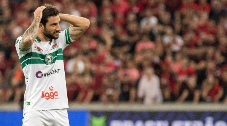 Foto: Robson Mafra/AGIF - Boschilia é desfalque do Coxa