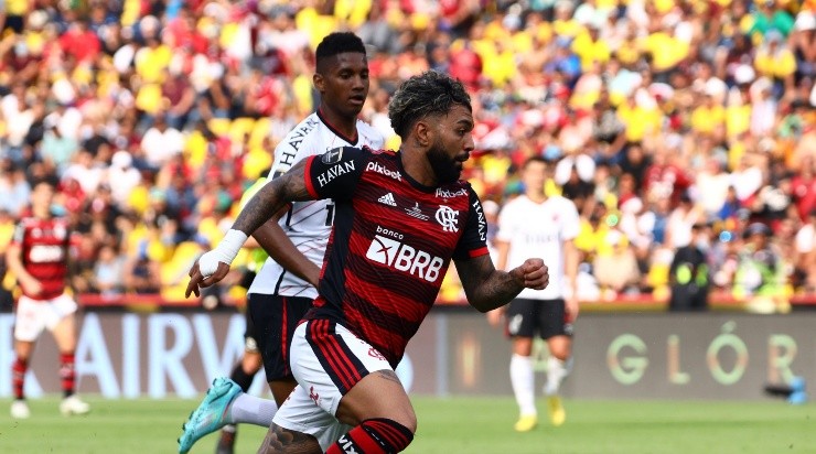 Foto: API/AGIF - Gabigol em ação na decisão da Libertadores.