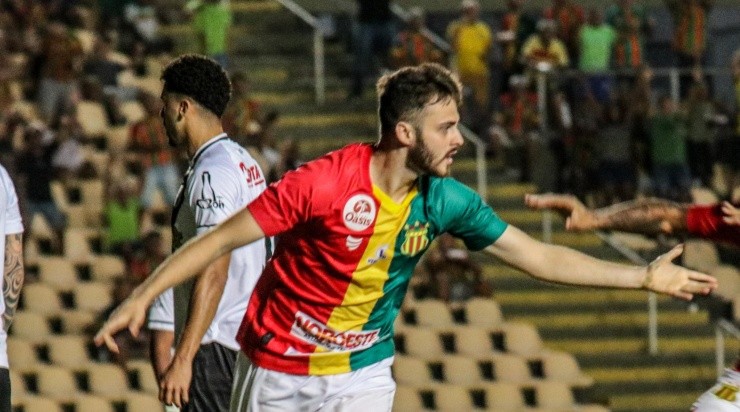 Ronald Felipe/AGIF - Poveda pelo Sampaio Corrêa. 