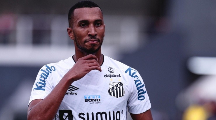 Foto: Ettore Chiereguini/AGIF - Lucas Braga interessa ao Internacional.