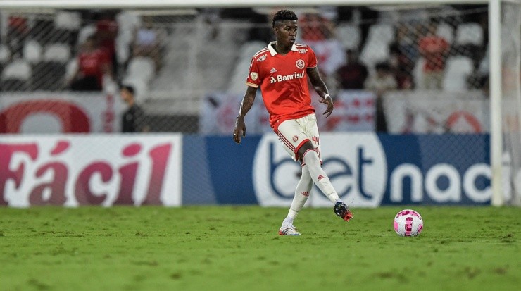 Foto: Thiago Ribeiro/AGIF - O zagueiro está afirmado como titular com Mano Menezes