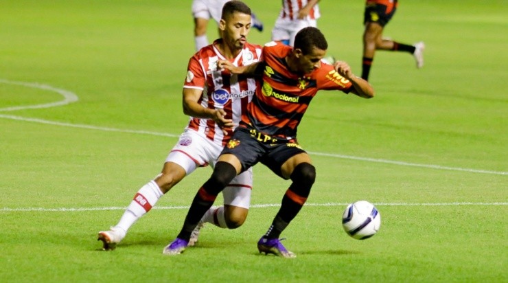 Foto: Rafael Vieira/AGIF - Hereda atuando contra o Sport, na Copa do Nordeste.