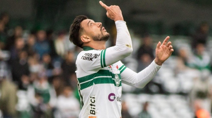 Foto: Robson Mafra/AGIF - Robinho voltou a estar à disposição de Guto Ferreira