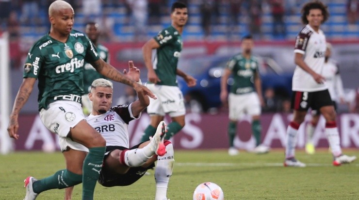 Foto: Ettore Chiereguini/AGIF - Deyverson aproveitou do erro de Andreas para marcar na final.