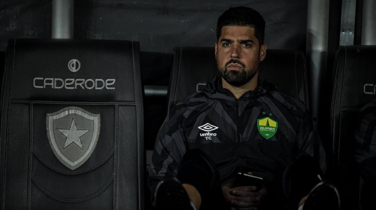 Foto: Thiago Ribeiro/AGIF - António Oliveira durante o jogo de ontem (1).