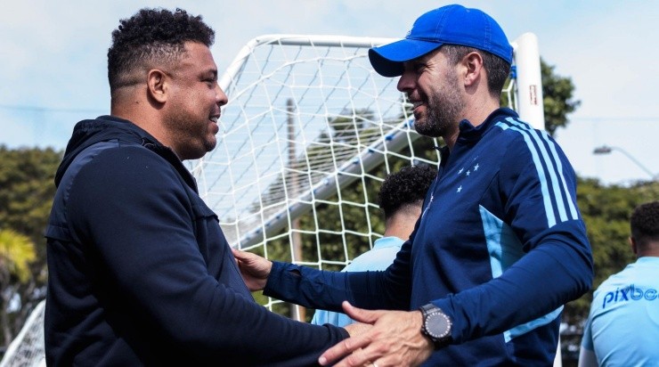 Foto: Gustavo Aleixo/Cruzeiro/Divulgação - Ronaldo e Pezzolano: investidor da SAF confia no trabalho do treinador uruguaio