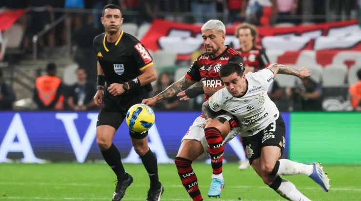Foto: Marcello Zambrana/AGIF - Fagner foi titular contra o Flamengo pela Copa do Brasil, mas desperdiçou sua penalidade.