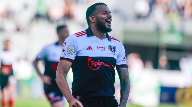 Foto: Luiz Erbes/AGIF - Reinaldo: lateral atuou improvisado na última partida