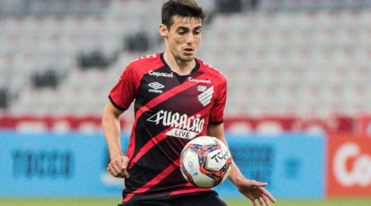 Foto: Robson Mafra/AGIF - O meia só voltará a atuar em 2023