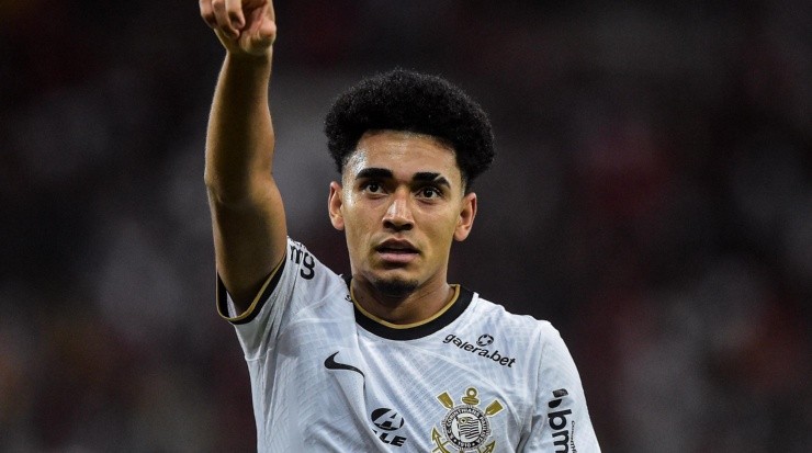 Foto: Thiago Ribeiro/AGIF - Du Queiroz marcou contra o Flamengo