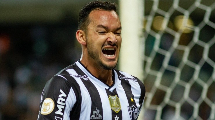 Foto: Fernando Moreno/AGIF - Réver deve ser titular contra o Botafogo