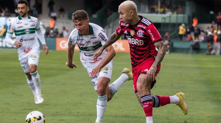 Foto: Robson Mafra/AGIF - Natanael e Cebolinha: lateral marcou muito bem o atacante do Flamengo Foto: Robson Mafra/AGIF - Natanael e Cebolinha: lateral marcou muito bem o atacante do Flamengo
