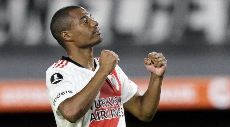 Foto: Fotobairesarg/AGIF - Meio-campista deve permanecer no River Plate.