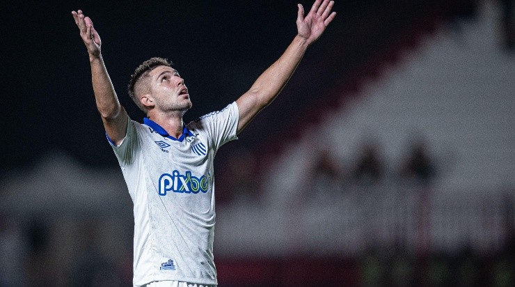 Foto: Heber Gomes/AGIF - Artilheiro do Avaí no Brasileirão, Bissoli é desfalque contra o Ceará