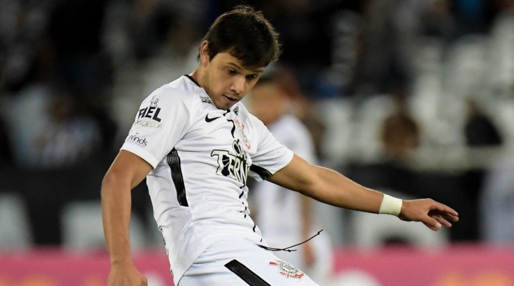 Foto: Thiago Ribeiro/AGIF - Neto cravou Romero de volta ao Corinthians.