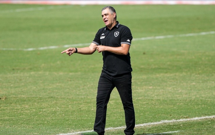 Thiago Ribeiro/AGIF – Marcelo Chamusca comandando o Botafogo em 2021