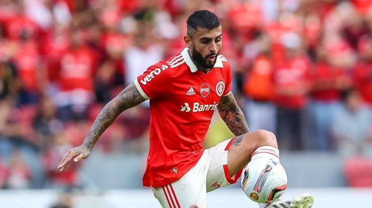 Pedro H. Tesch/AGIF - Liziero será improvisado na LE. Pedro H. Tesch/AGIF - Liziero será improvisado na LE.