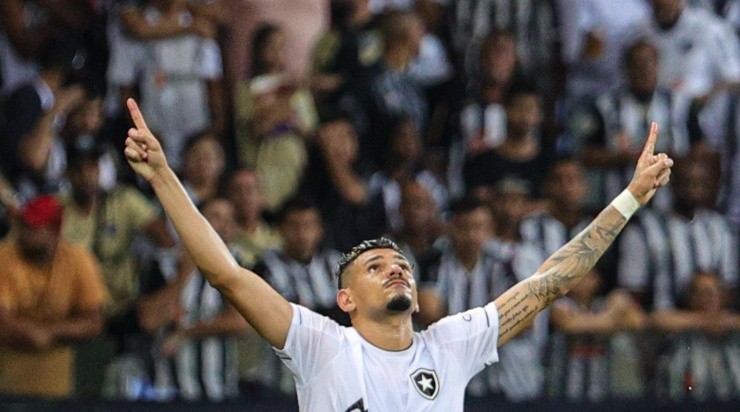 Foto: Gilson Junio/AGIF - Botafogo venceu o Galo há duas rodadas.