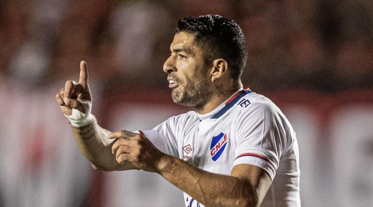 Foto: Heber Gomes/AGIF - Suárez estava no Nacional, do Uruguai.