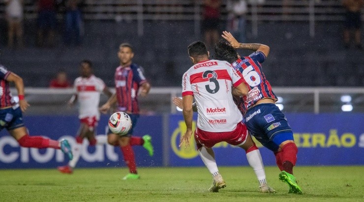 Foto: Celio Junior/AGIF - Goulart esteve em campo no jogo do acesso. Foto: Celio Junior/AGIF - Goulart esteve em campo no jogo do acesso.