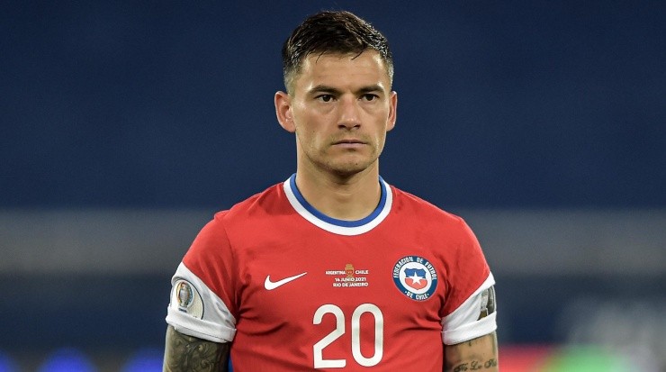 Foto: Thiago Ribeiro/AGIF - Aránguiz tem longa passagem pela Seleção do Chile.