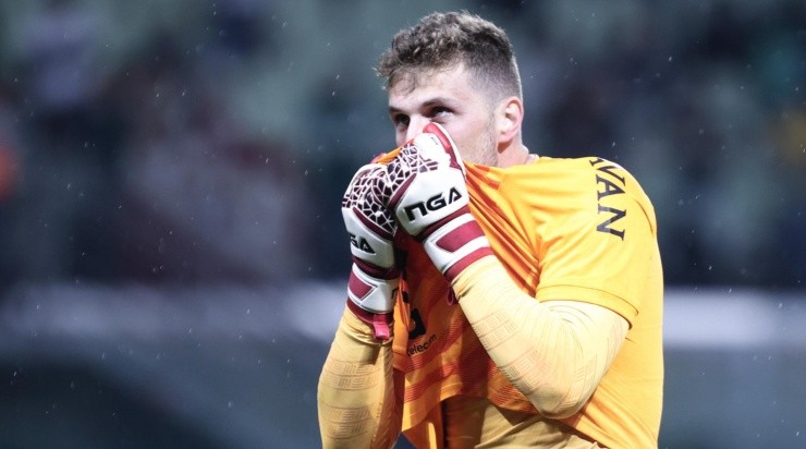 Foto: Ettore Chiereguini/AGIF - Bento: goleiro é destaque com a camisa do Athletico