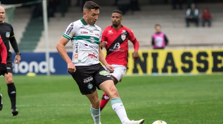 Foto: Robson Mafra/AGIF - Adrián Martínez: atacante está de saída do Coritiba