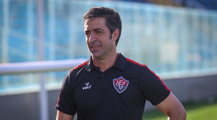 Foto: Lucas Emanuel/AGIF - João Burse seguirá no comando técnico em 2023.