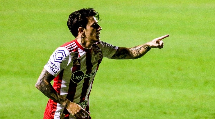 Foto: Rafael Vieira/AGIF - Jean Carlos interessou o Vitória