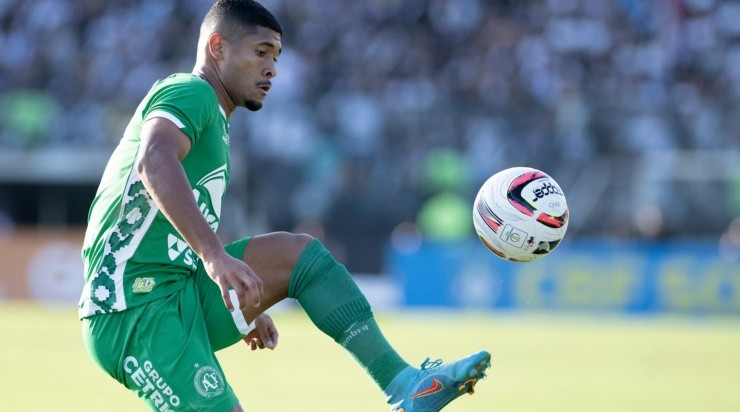 Foto: Jorge Rodrigues/AGIF - Fernando: lateral foi destaque da Chapecoense na temporada