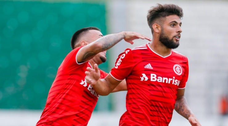 Foto: Luiz Erbes/AGIF - O atacante ganhou destaque no país com a camisa do Inter