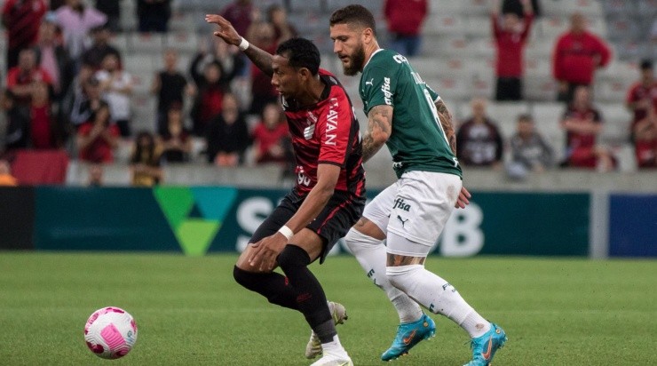 Foto: Robson Mafra/AGIF - Furacão acabou eliminando o Palmeiras.