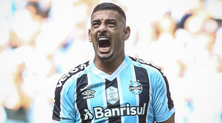 Foto: Pedro H. Tesch/AGIF - Diego Souza: deve renovar com o Grêmio