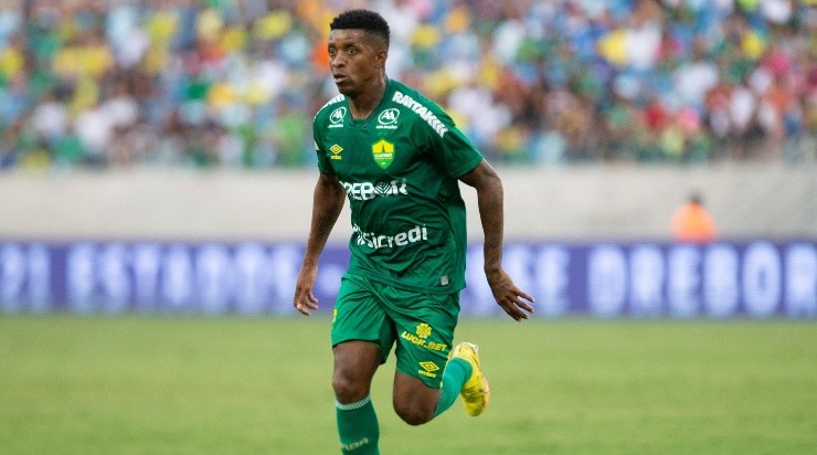 Foto: Gil Gomes/AGIF - Cafú foi reserva na temporada do Cuiabá.