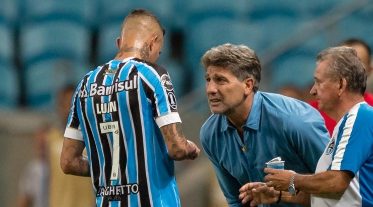 Foto: Jeferson Guareze/AGIF - Renato tem carinho pelo atacante. Foto: Jeferson Guareze/AGIF - Renato tem carinho pelo atacante.