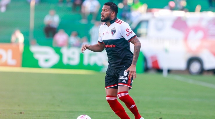 Foto: Luiz Erbes/AGIF - Reinaldo: lateral não renovou com o São Paulo